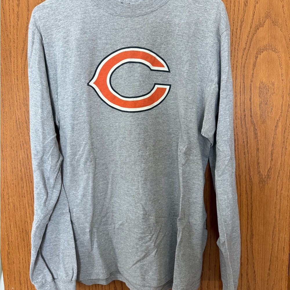 Reebok Gray Crew Neck Chicago Bears t-shirt. Long sleeve, size medium. Men’s.
